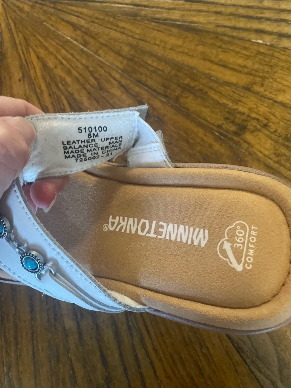 Minnetonka White Leather Thong Sandals with Turquoise Medallions - Picture 4 of 7